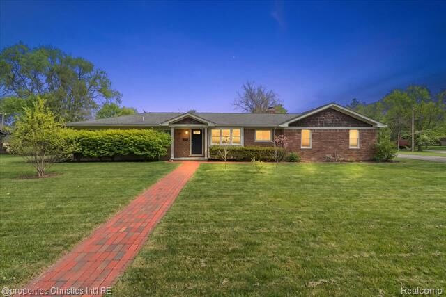 Property Photo: 2985 Summervale Lane MI 48301