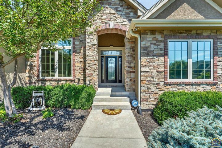 Property Photo:  1138 SW New Forest Dr  KS 66604 