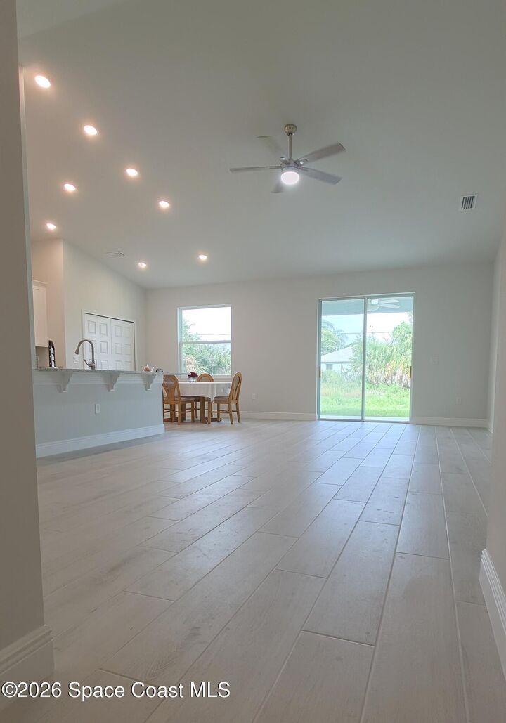 Property Photo:  551 Borraclough Avenue NW  FL 32907 