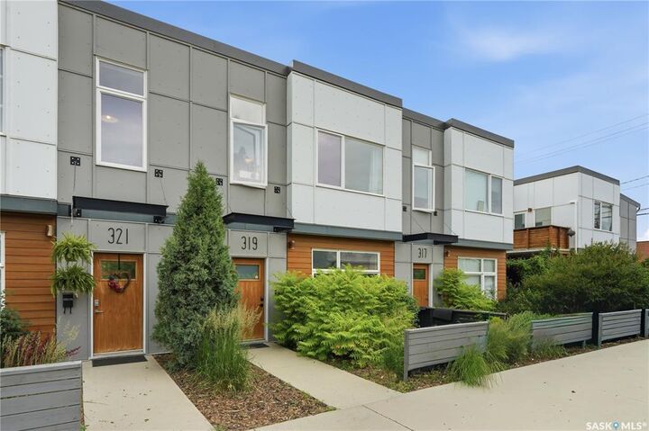 Property Photo: 319 D Avenue S SK S7M 1R2