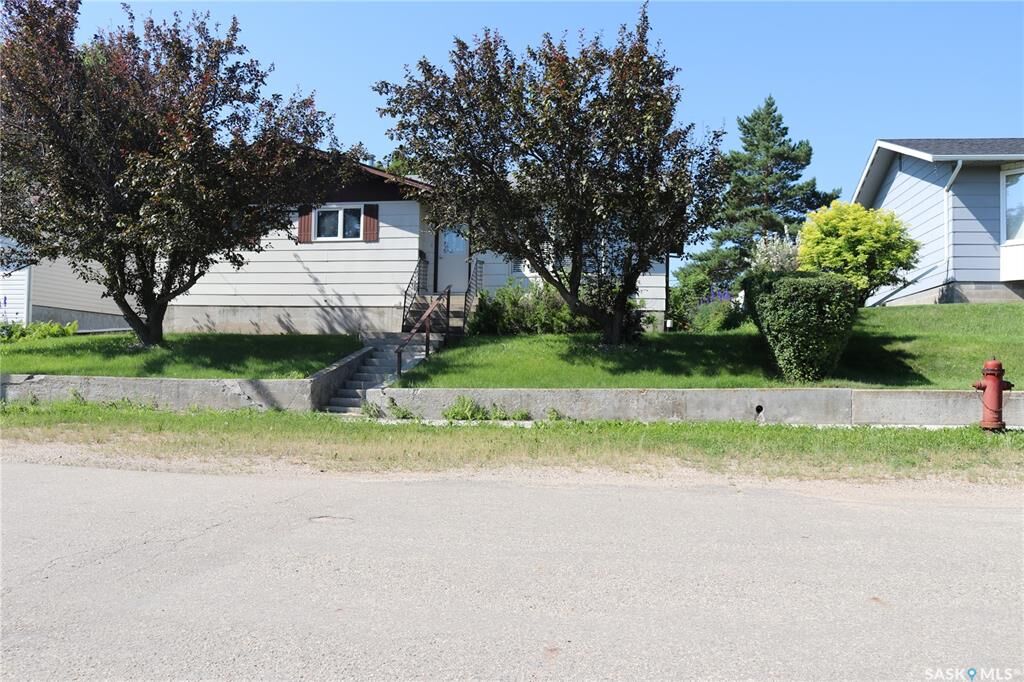 Property Photo: 326 3rd Avenue SK S0K 4Y0