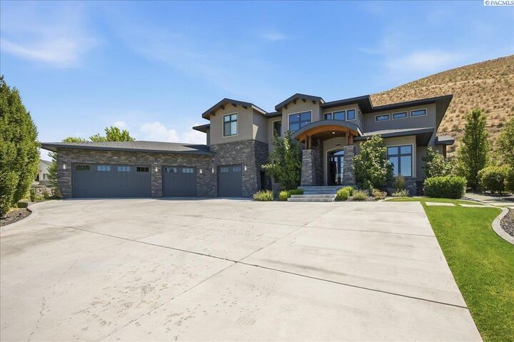 Property Photo:  1150 Halter Ct  WA 99352 