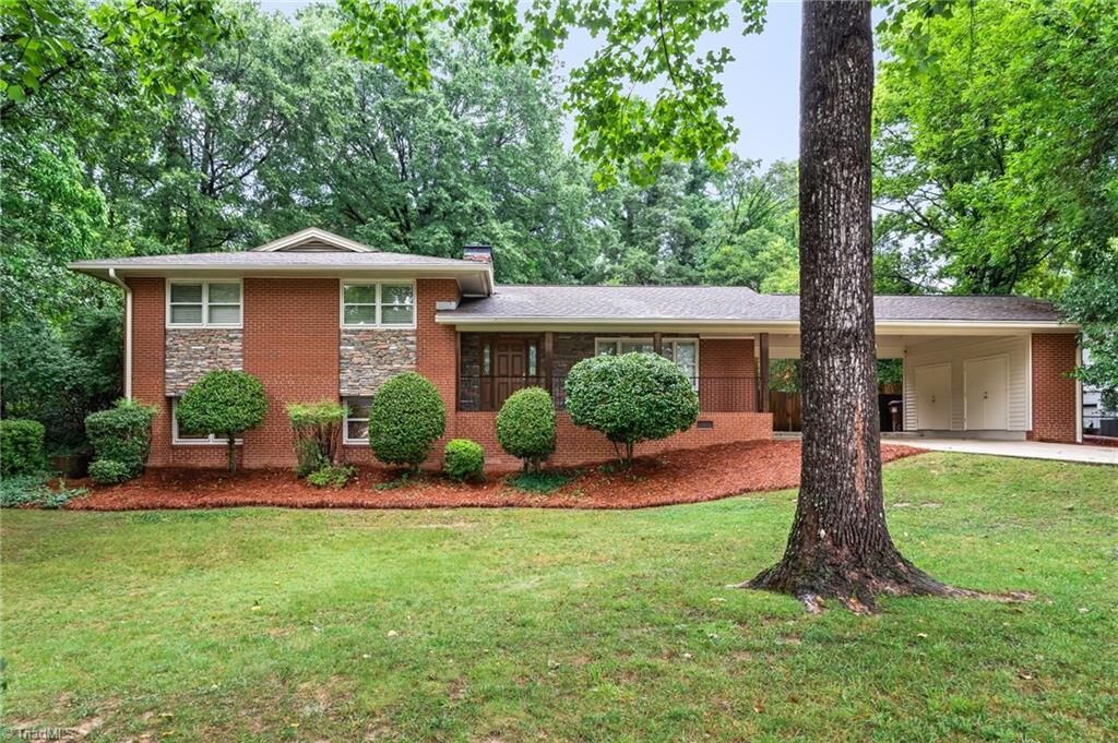 Property Photo: 1116 Wynnewood Avenue NC 27262