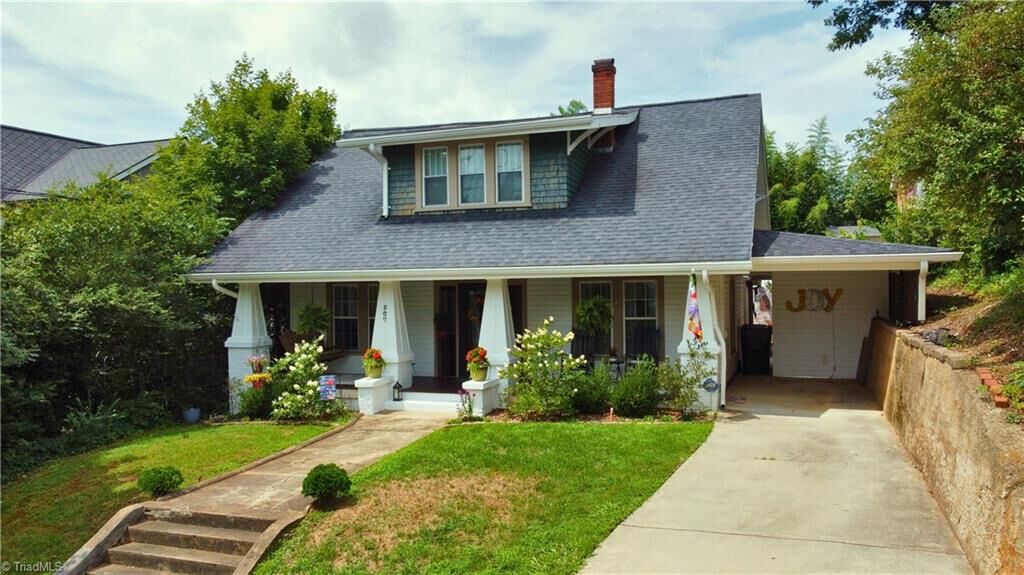 Property Photo: 507 9th Street NC 28659
