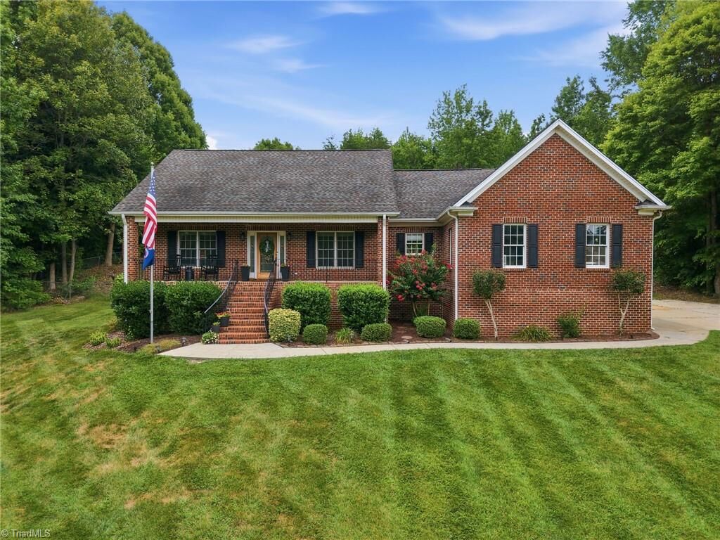 Property Photo: 7502 Summersun Drive NC 27214