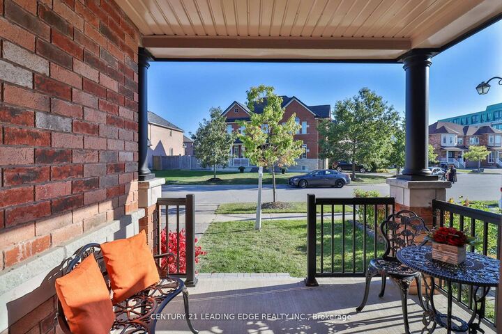 Property Photo: 15 Robertdale Court ON L4A 0Y5