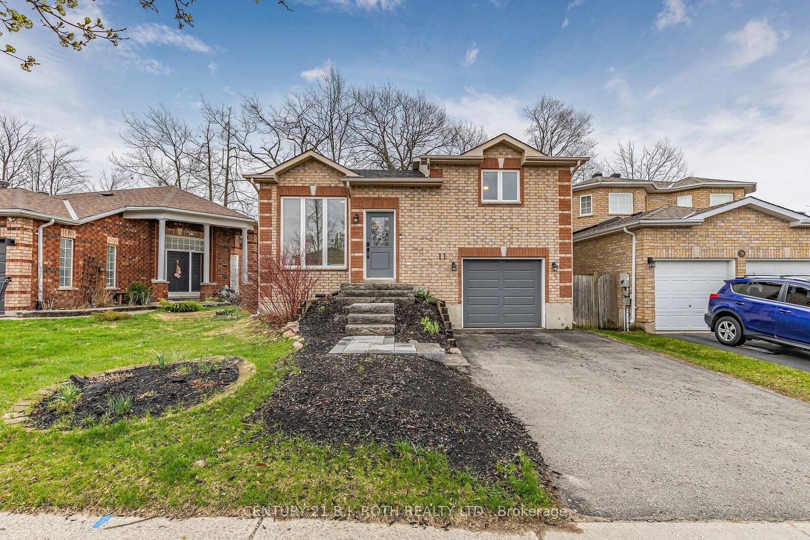 Property Photo:  11 Masters Drive  ON L4M 6W4 