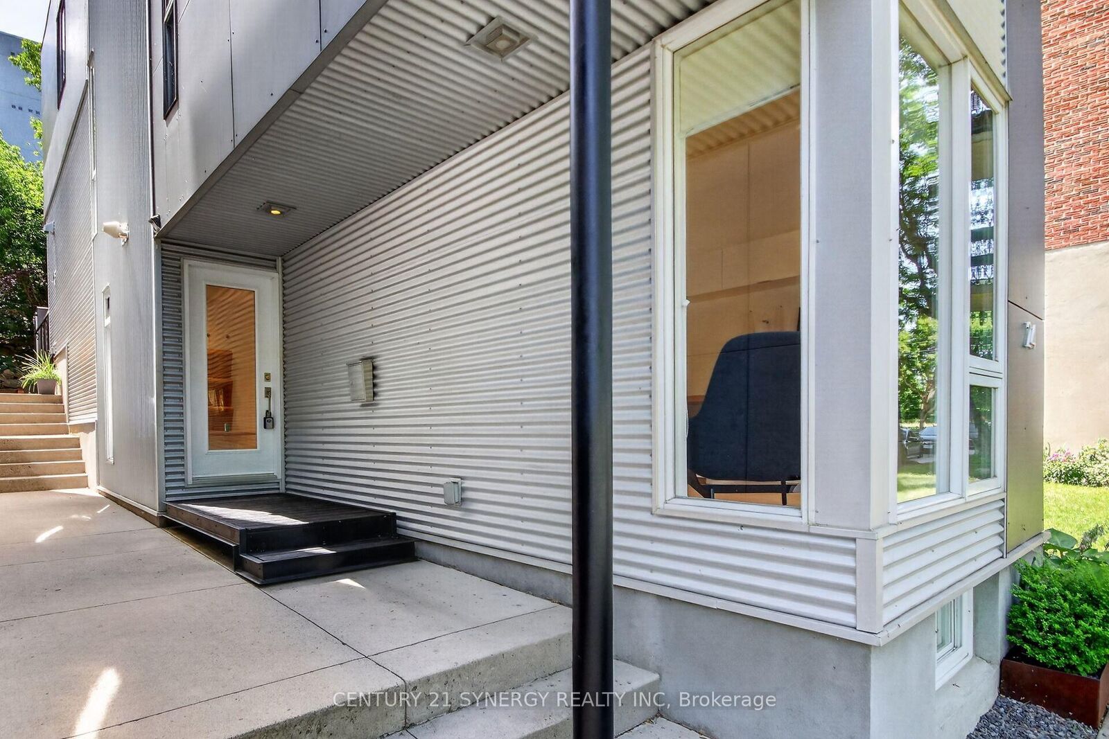 Property Photo: 24 Stonehurst Avenue ON K1Y 1R4
