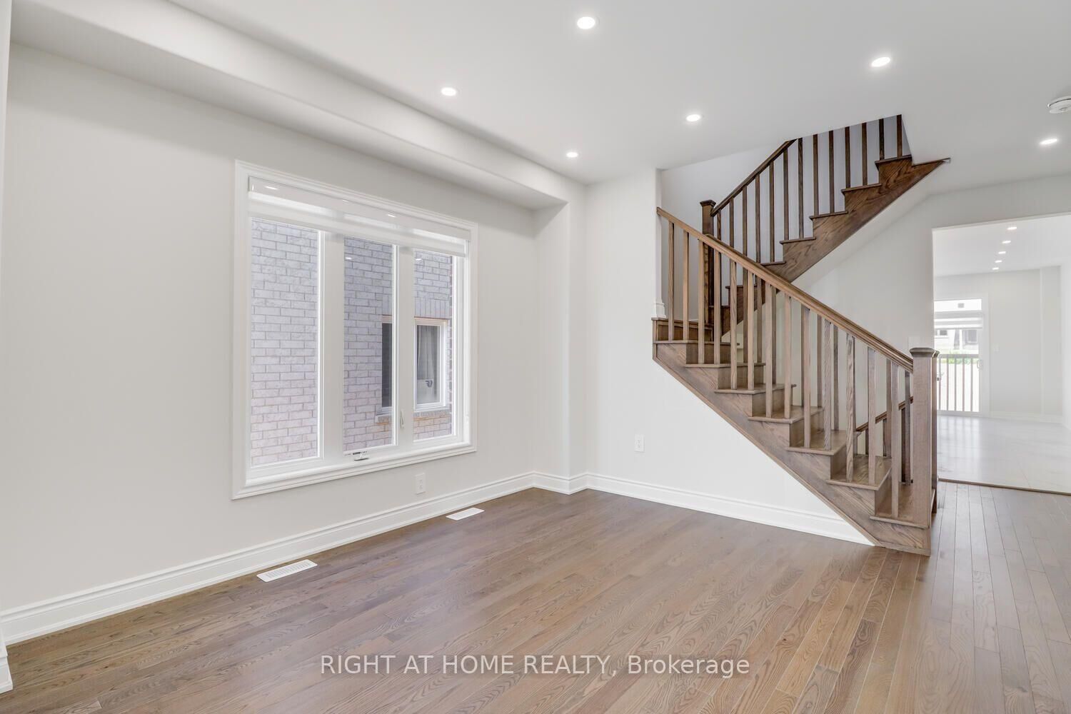 Property Photo: 2984 Monarch Drive ON L3V 8M7