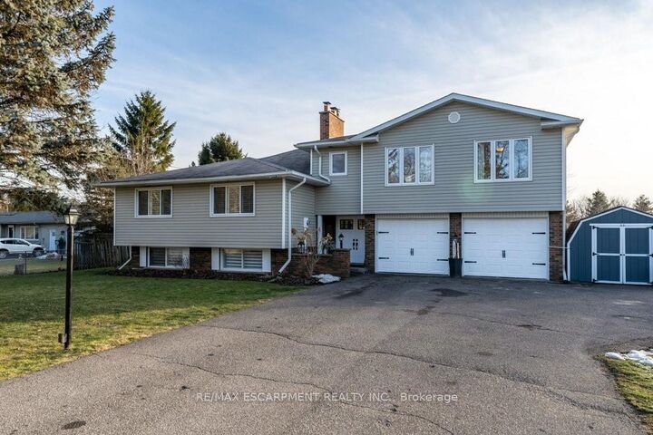 9793 Dickenson Road W — photo 1