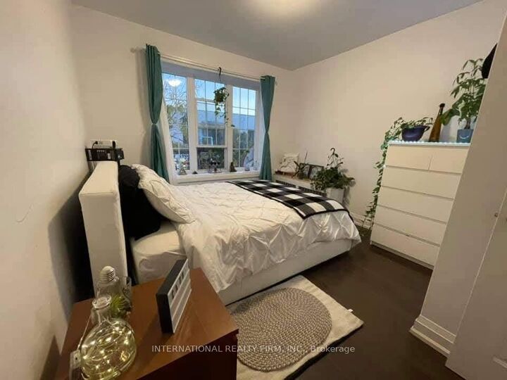 Property Photo:  1262 Bloor Street W 2A  ON M6H 1N5 