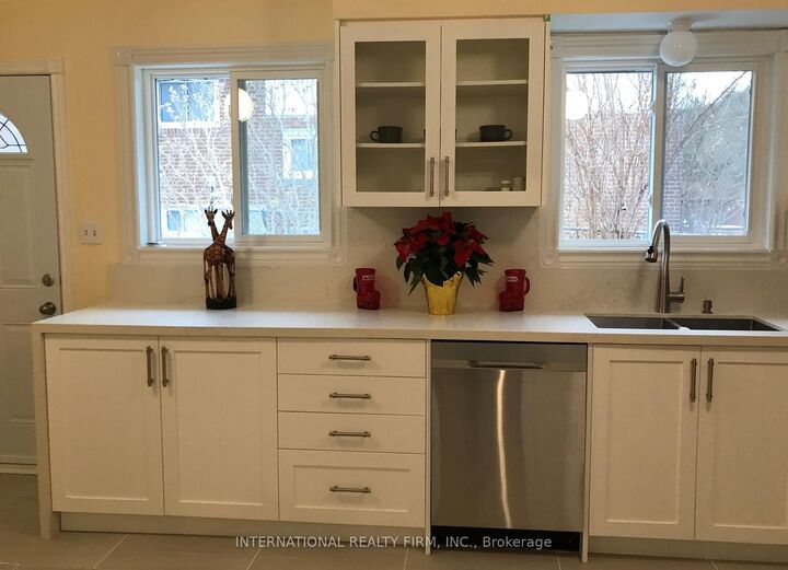 Property Photo:  11 Misthollow Square Upper Unit  ON M1E 4P3 