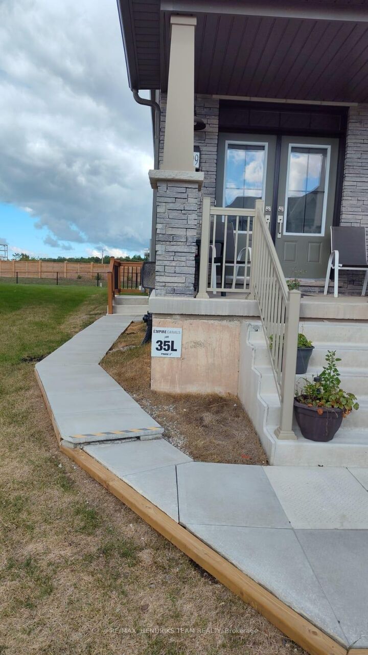 Property Photo:  199 Port Crescent E  ON L3B 0N2 