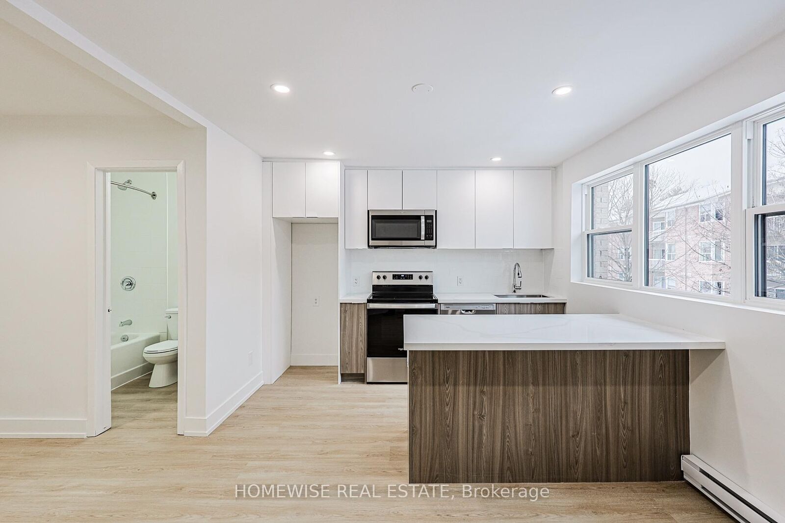 Photo de la propriété:  100 Liberty Street N 8B  ON L1C 2M1 