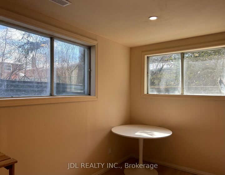 Property Photo:  21 Squires Ave Avenue Two-Bedroom Bsmt  ON M4B 2R2 