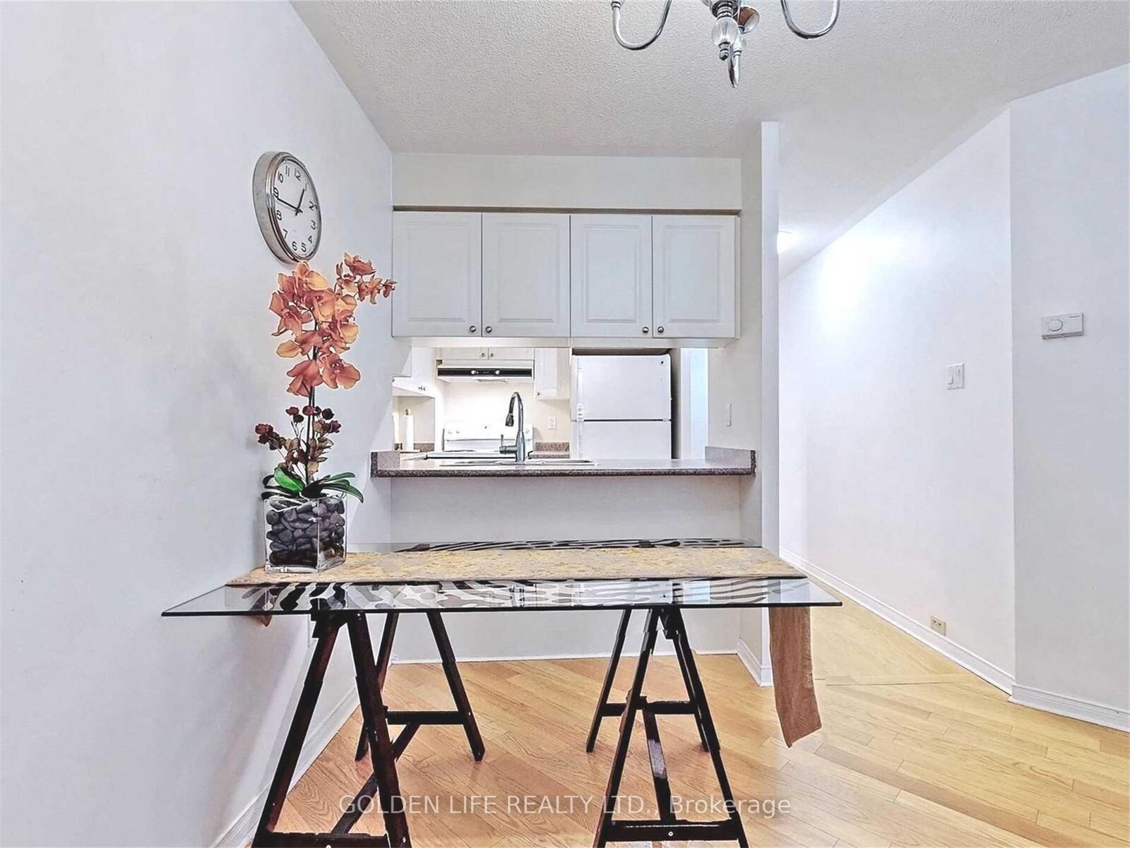 Property Photo: 889 Bay Street 205 ON M5S 3K5