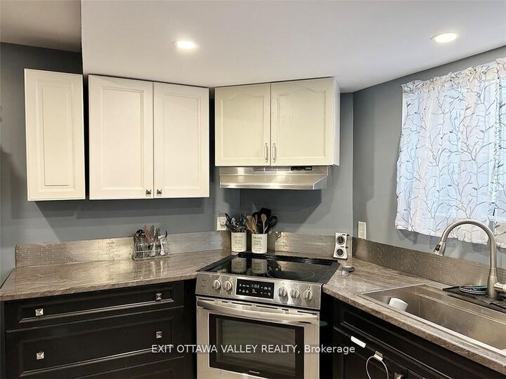 Property Photo: 444 Isabella Street ON K8A 5T7