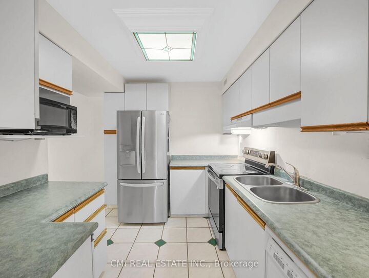 Property Photo: 29 Paulander Drive 24 ON N2M 5L2