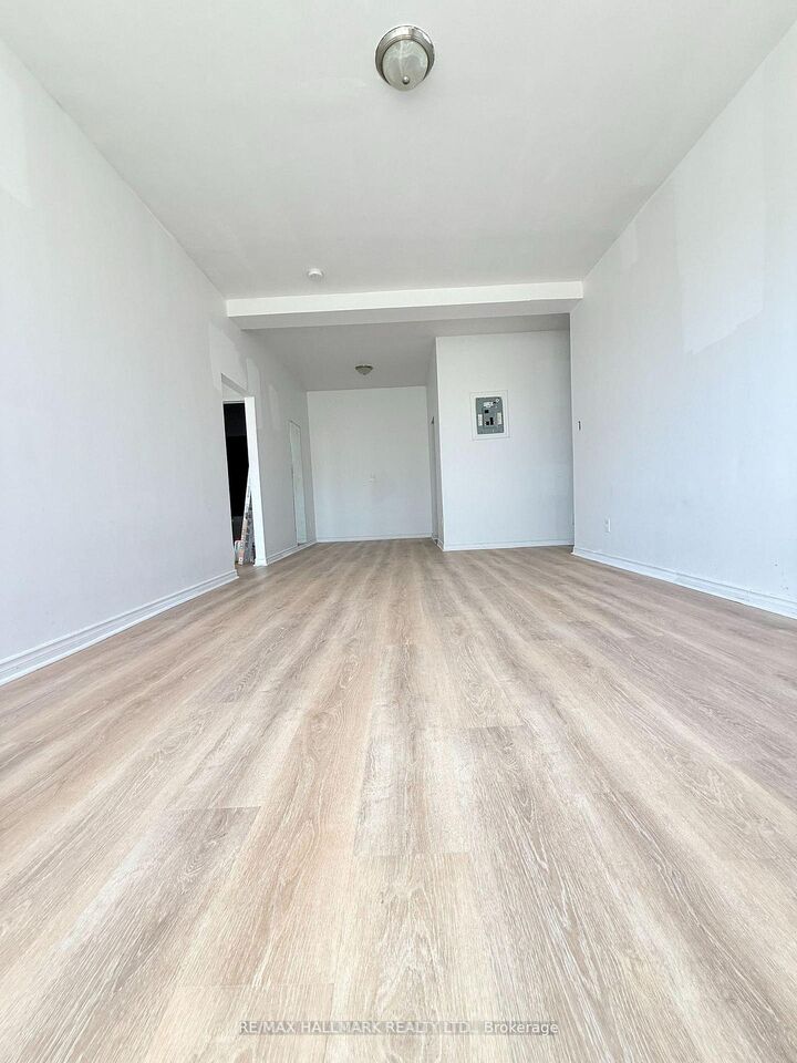 Property Photo: 2881 Lawrence Avenue E 3 ON M1P 2S9