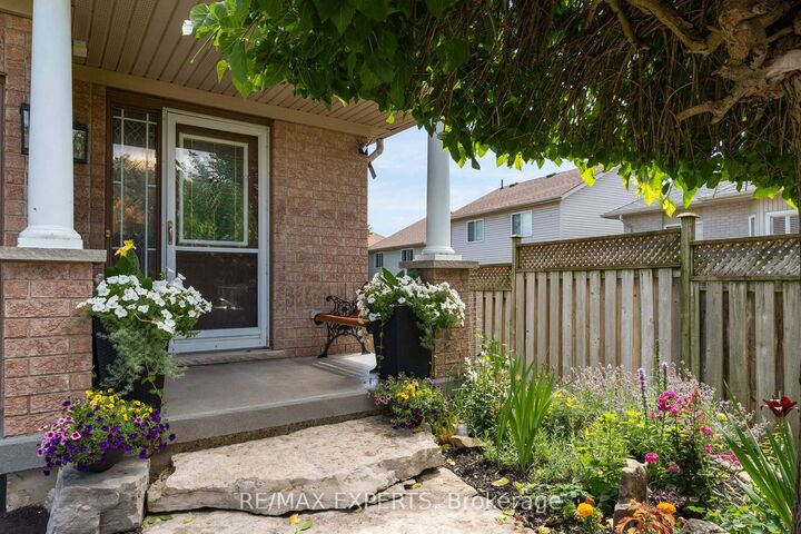 Property Photo: 1 Cameron Court ON L9W 5G8