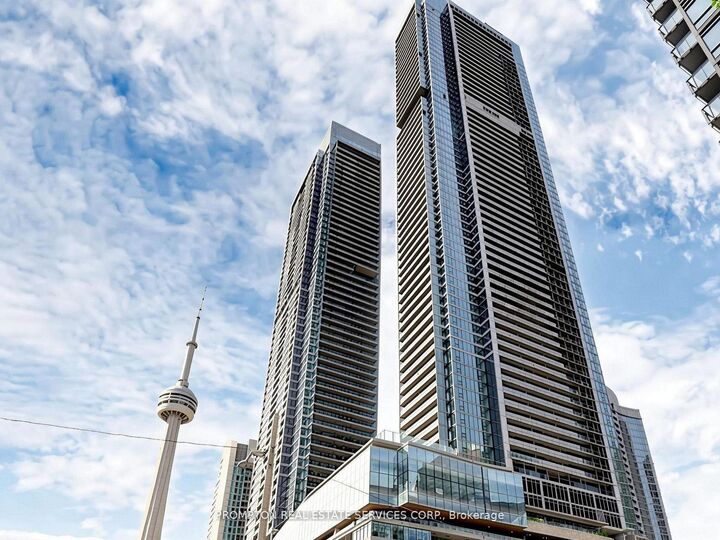 Property Photo: 1 Concord Cityplace Way 4306 ON M5V 0X3