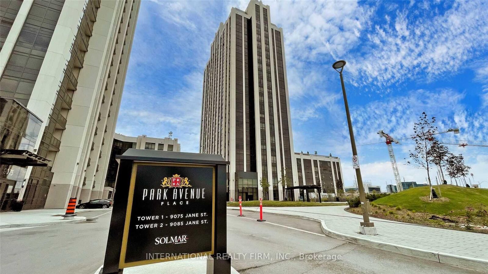 Property Photo:  9085 Jane Street 516  ON L4K 0L8 