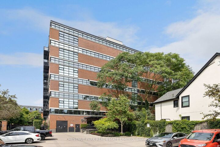 Property Photo: 90 Sumach Street W 306 ON M5A 4R4