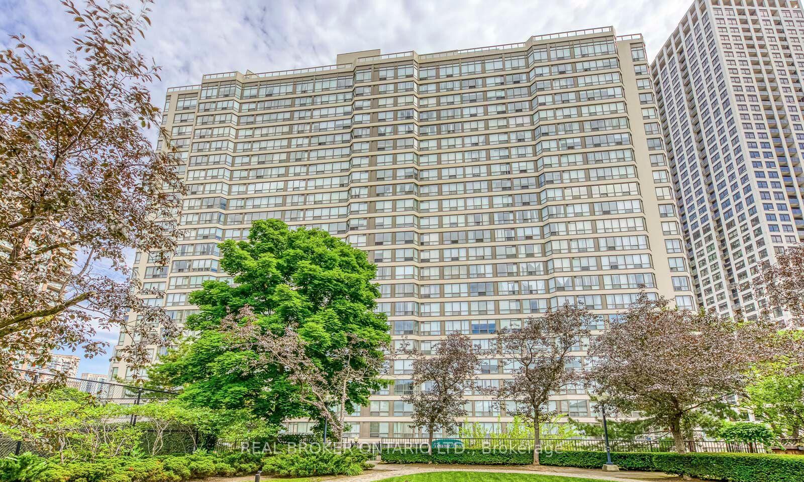 Property Photo: 55 Elm Drive W 1608 ON L5E 3J3