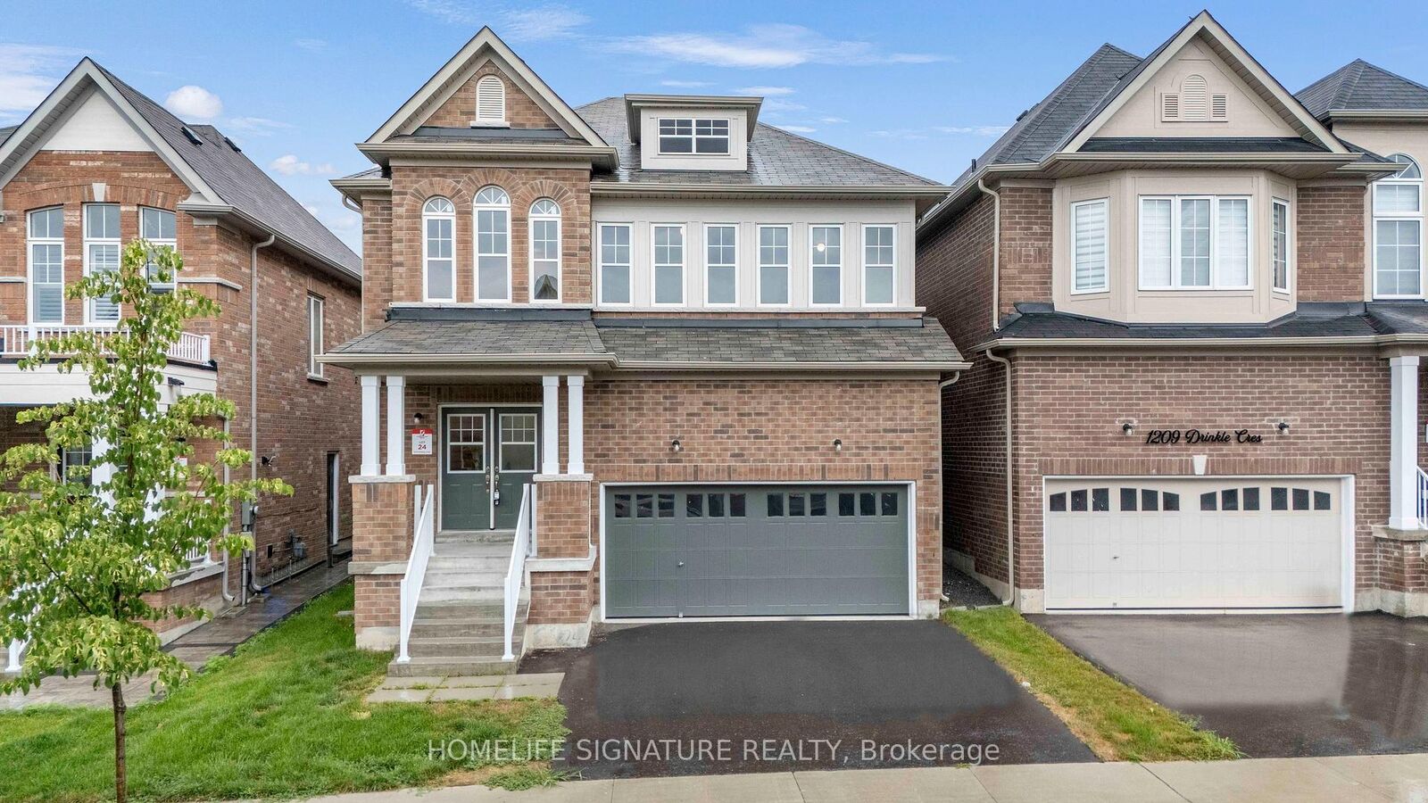 Property Photo: 1211 Drinkle Crescent ON L1K 3G8