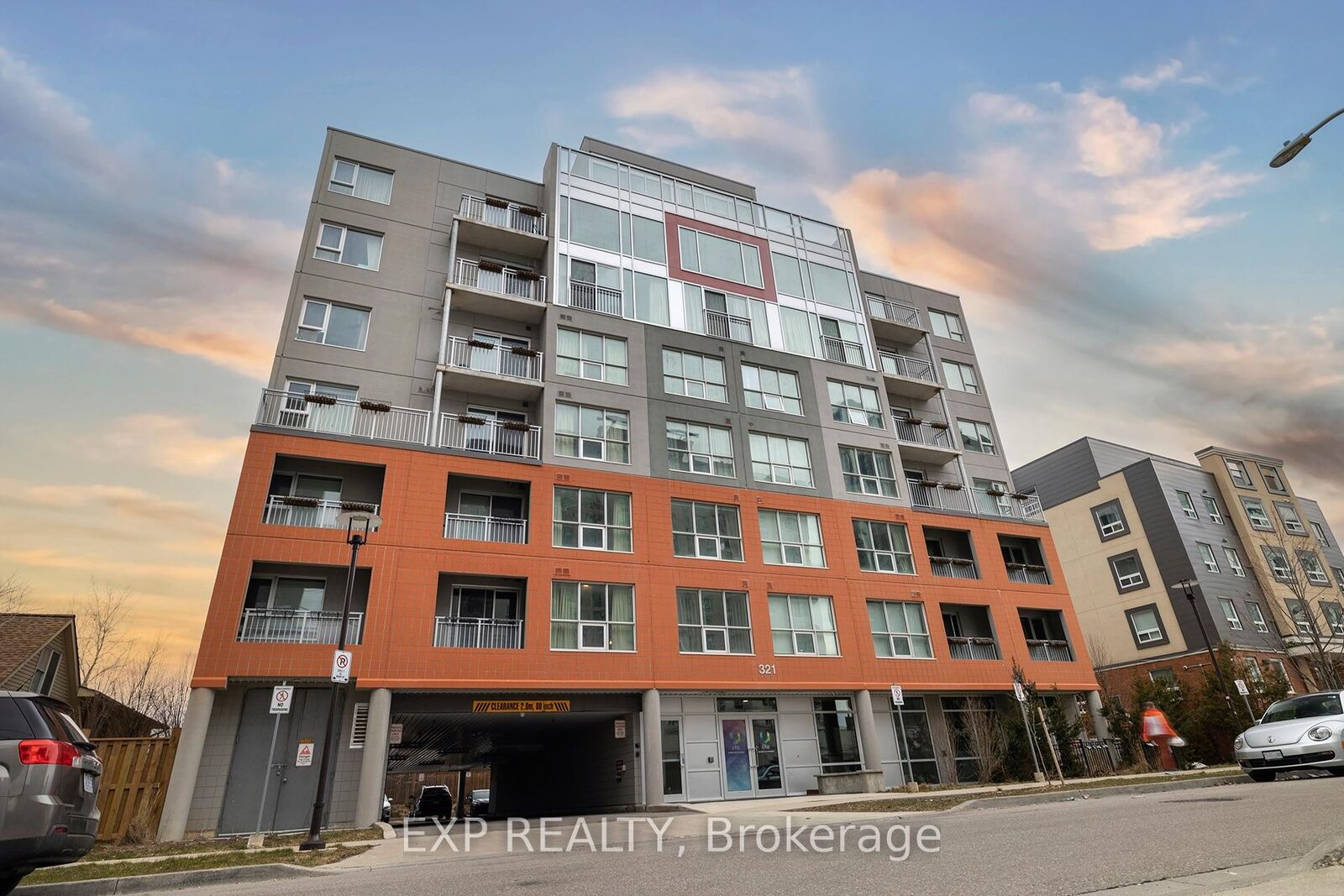 Property Photo:  321 Spruce Street 211  ON N2L 0G4 