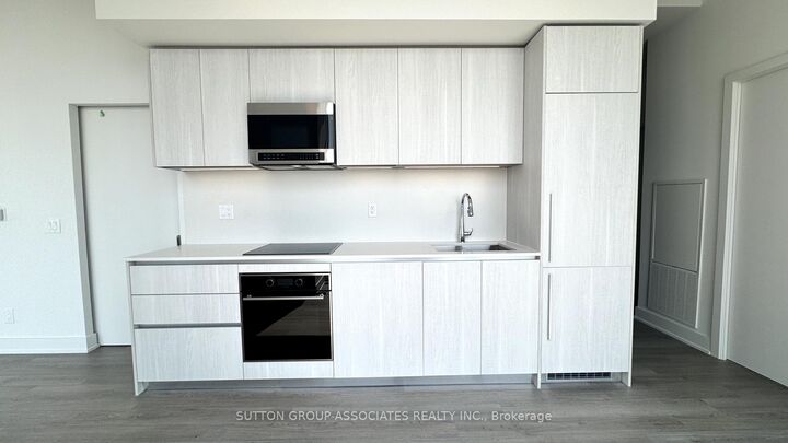 Property Photo: 8 Cumberland Street 5002 ON M4W 0B6
