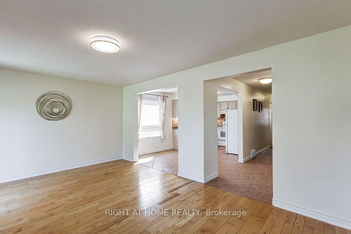 Property Photo: 402 Lausanne Crescent ON N2T 2X6
