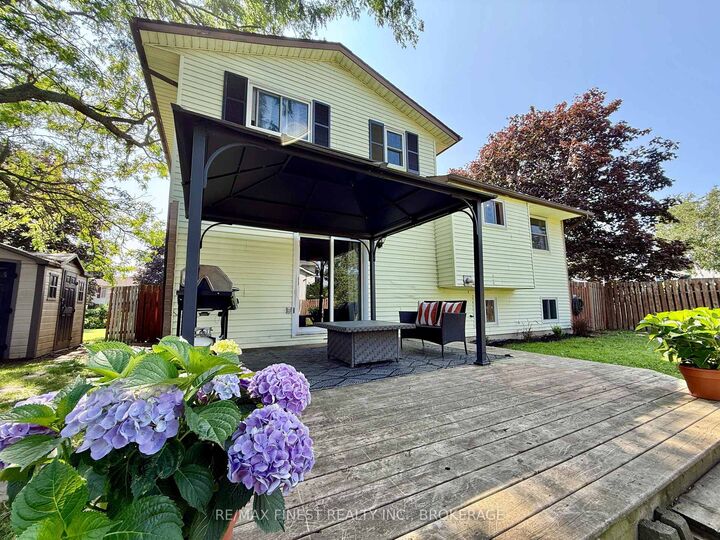 66 Nicholson Crescent — photo 1