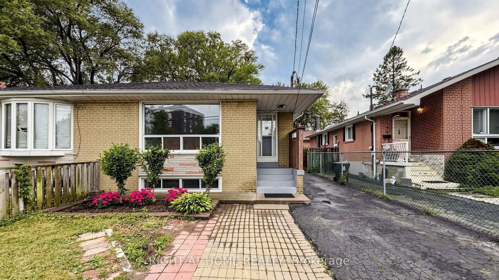 Property Photo: 76 Fenside Drive ON M3A 2V5