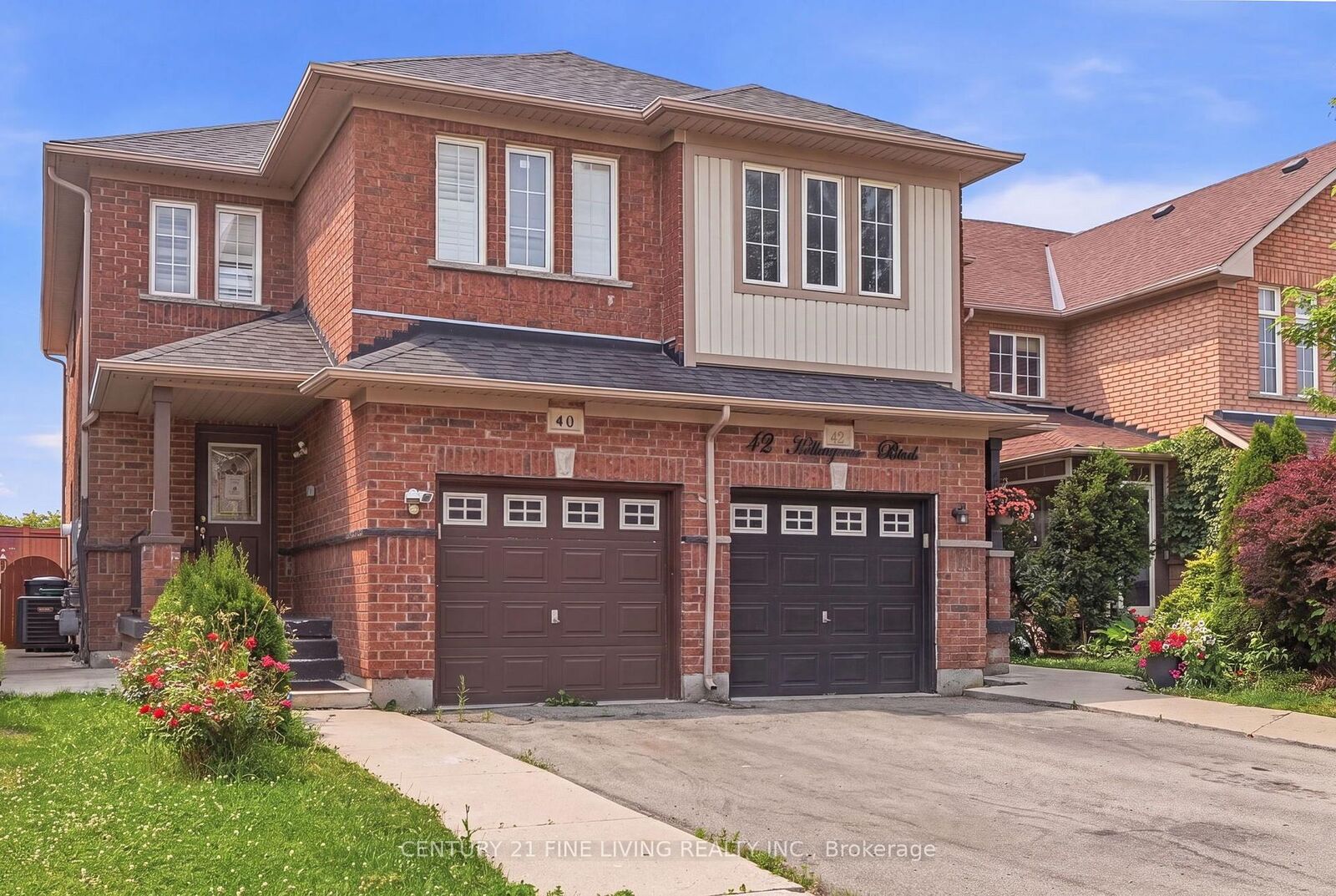 Property Photo: 40 Hollowgrove Boulevard ON L6P 1B1
