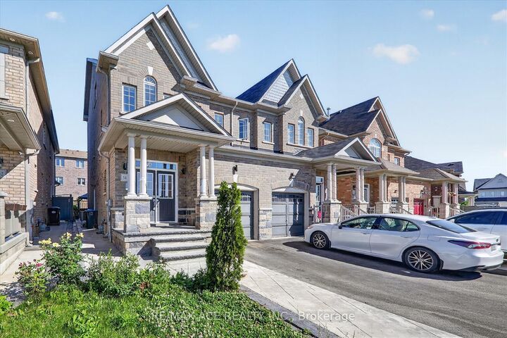 Property Photo: 54 Altura Way ON L6P 4A1