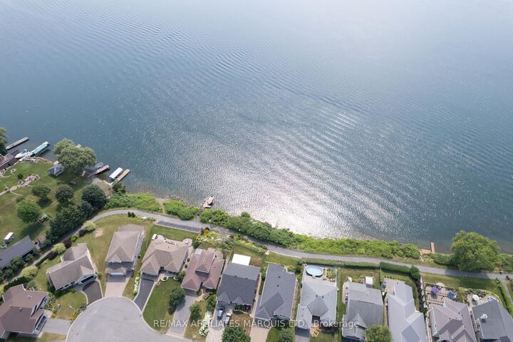 Property Photo: 1172 Kirkman Court ON K6H 5E2