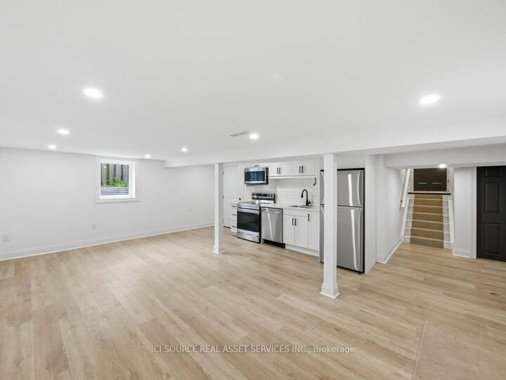 Property Photo:  647 Limeridge Road E 1  ON L8W 1A2 
