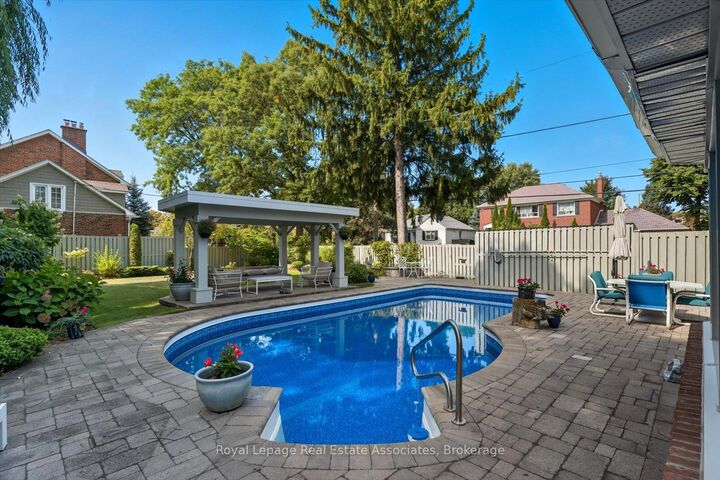Property Photo:  12 Wenonah Drive  ON L5G 3W1 