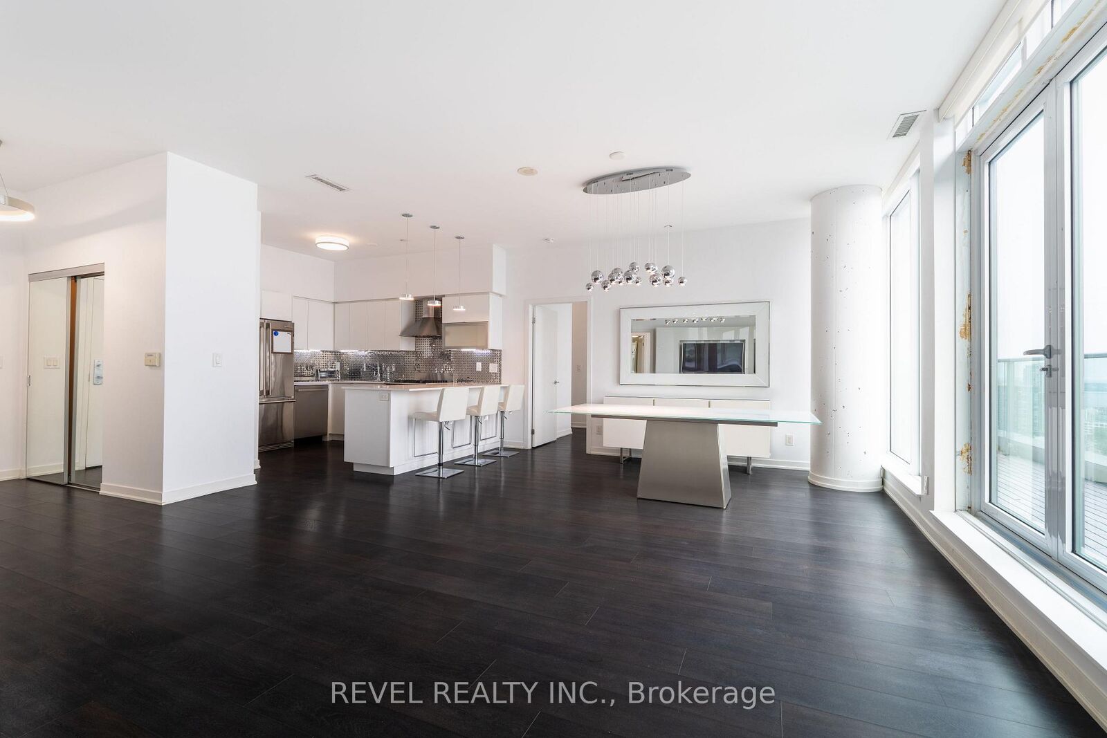 Property Photo: 150 East Liberty Street Ph3 ON M6K 3R5