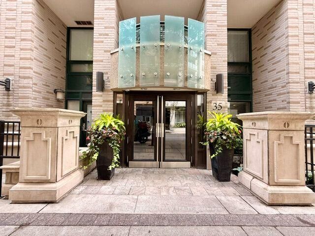Property Photo: 35 Hayden Street 2604 ON M4Y 3C3