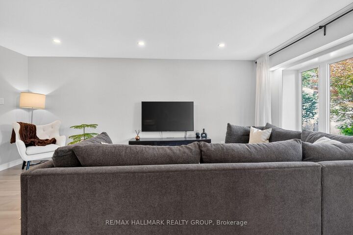 Property Photo: 4 Claret Court ON K1V 9C4
