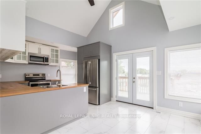 Property Photo:  6 Clark Street Upper  ON L2R 5G2 