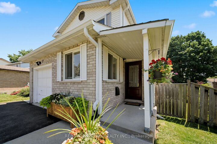 Property Photo: 7 Glendan Court ON N1R 7N4