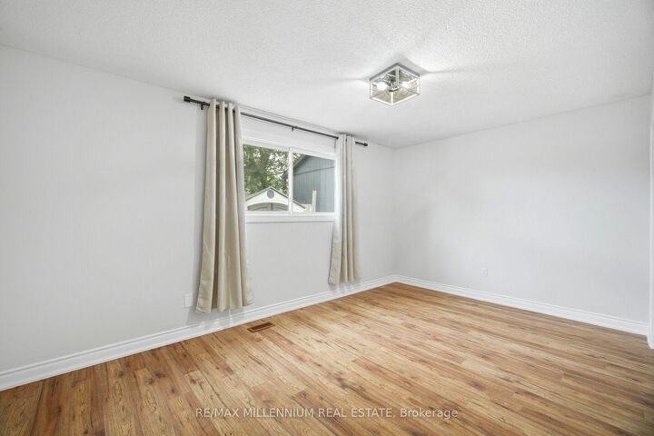 Property Photo: 16 Brenda Boulevard ON L9W 3L6