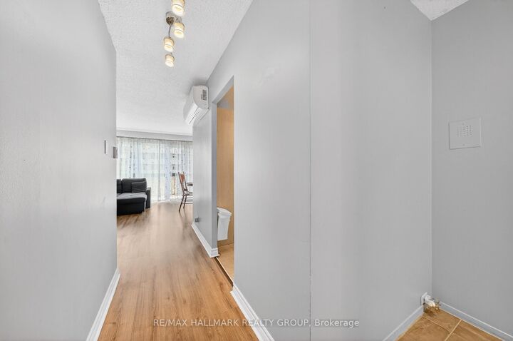 Property Photo: 158 A McArthur Avenue 404 ON K1L 7E7
