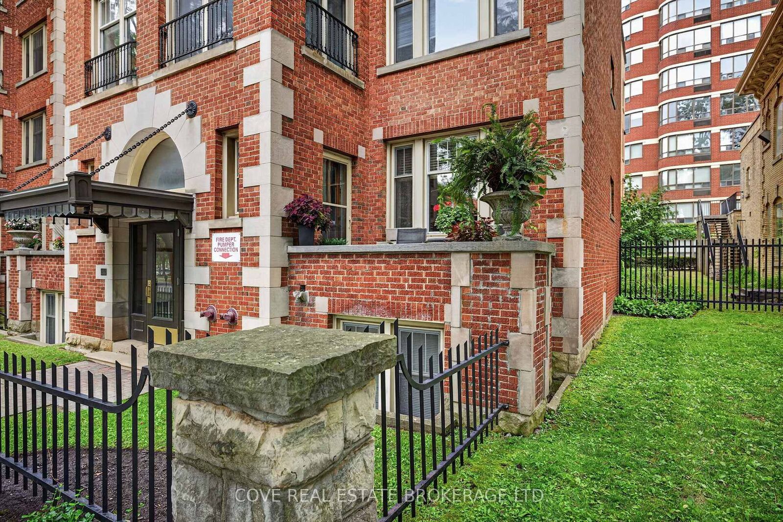Property Photo:  280 Queens Avenue 104  ON N6B 1X3 