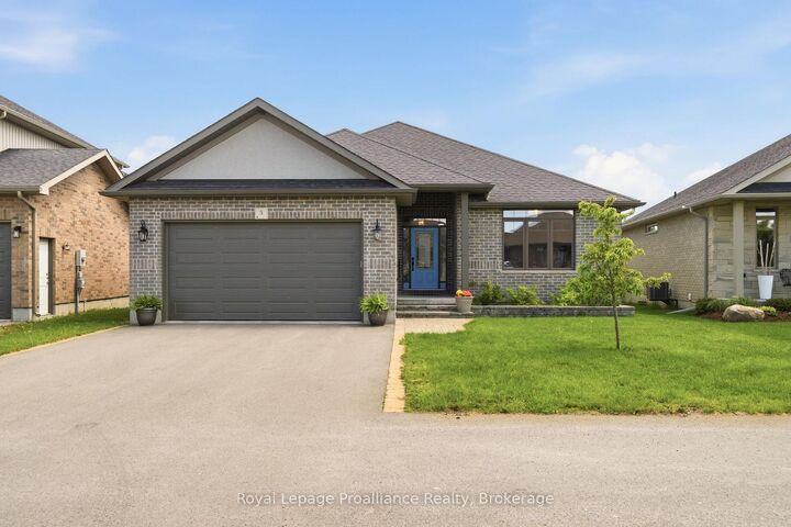 Property Photo: 5 Kempton Avenue ON K8N 0E8