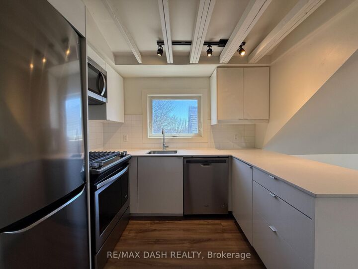 Property Photo: 263 Boston Avenue 4 ON M4M 2V4