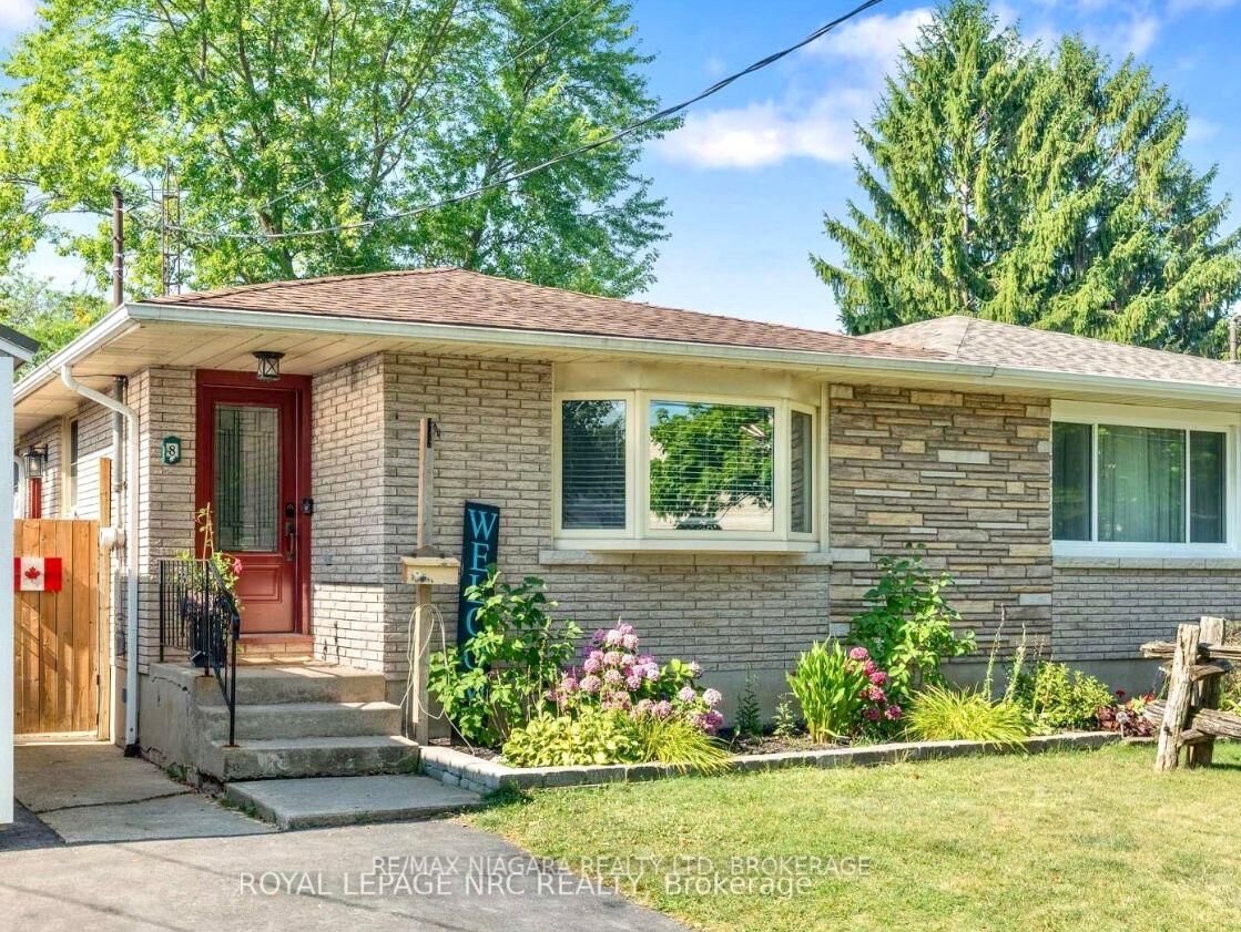 Property Photo: 8 Lakehurst Drive ON L2N 4C2